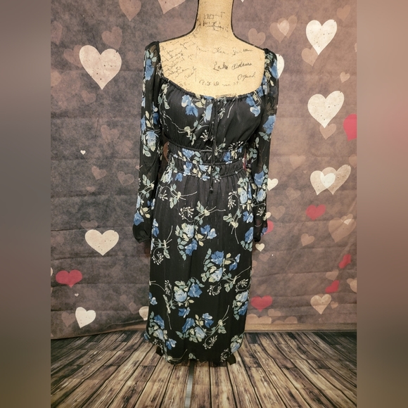 mi ami Dresses & Skirts - Mi ami dress great condition sheer sleeves